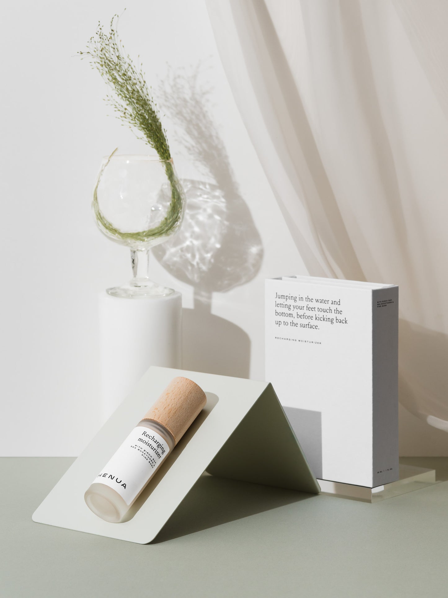 RECHARGING MOISTURIZER - kosteusvoide